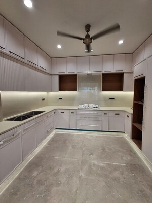 Kitchen in 3.5 BHK Builder Floor at Sector 43 – for Sale