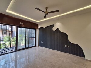 Room in 3.5 BHK Builder Floor at Sector 43 – for Sale