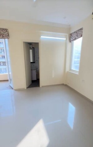 Room in 4 BHK Apartment at Tulip Violet, Sector 69 – for Rent