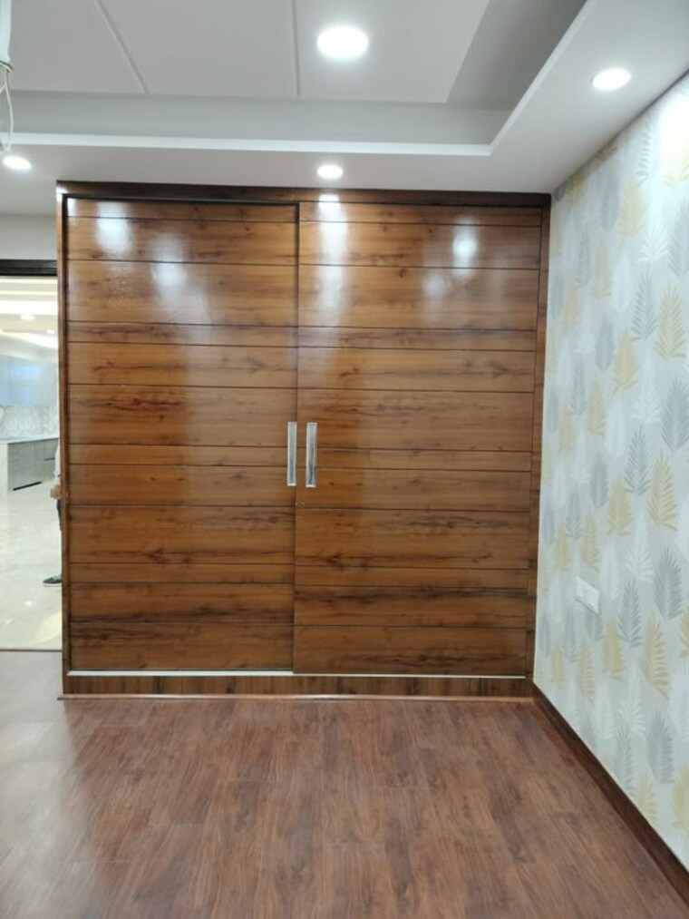 Room, shalimar bagh 3 Bedroom 100 Sq.Yd. Builder Floor In Shalimar Bagh Delhi 10718294