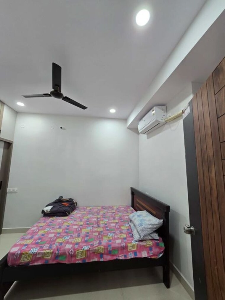 Bedroom, vineet khand Pg For Girls In Vineet Khand 10718306