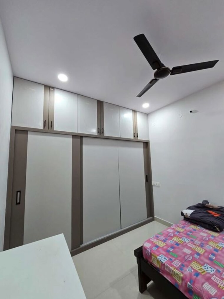 Room, vineet khand Pg For Girls In Vineet Khand 10718306