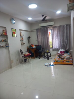 Room in 2 BHK Apartment at Dadar West – for Rent