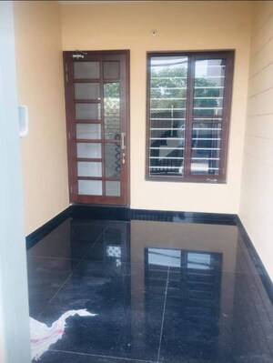  Pg – Exterior View View at Vineet Khand - for Rent