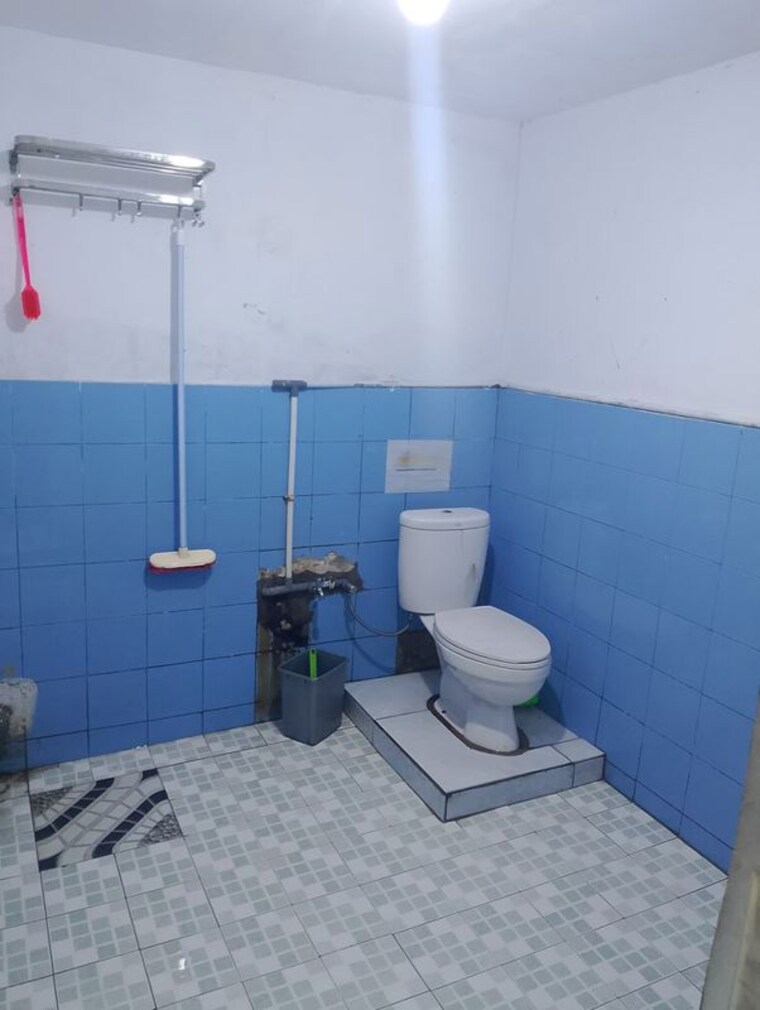 Bathroom, vineet khand Pg For Girls In Vineet Khand 10718341