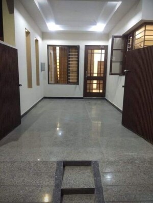  Pg – Exterior View View at Vineet Khand - for Rent