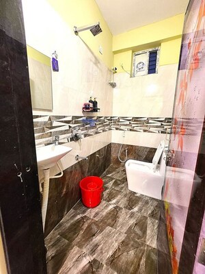 Bathroom in  Pg at Vineet Khand 1 – for Rent