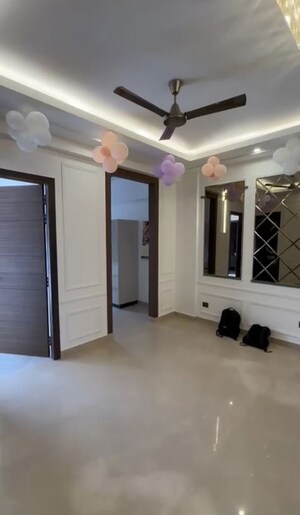 Room in 3 BHK Apartment at Signature Global City 63A, Sector 63a – for Rent