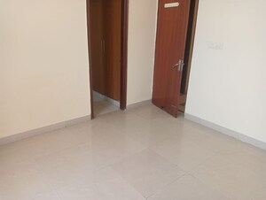 Room in 3 BHK Apartment at Parsvnath Green Ville, Sector 48 – for Rent