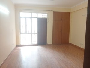 Room in 3 BHK Apartment at Parsvnath Green Ville, Sector 48 – for Rent