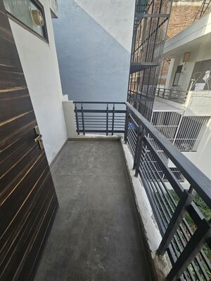 Balcony in 1 BHK Builder Floor at Sector 43 – for Rent