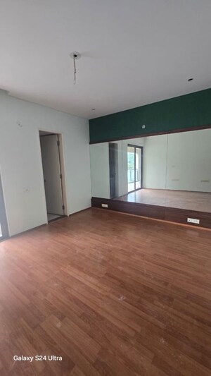 Room in 4 BHK Apartment at Panchshil One North, Magarpatta City – for Rent