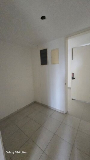 Room in 4 BHK Apartment at Panchshil One North, Magarpatta City – for Rent