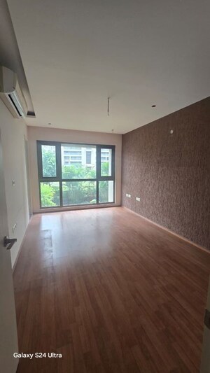 Room in 4 BHK Apartment at Panchshil One North, Magarpatta City – for Rent