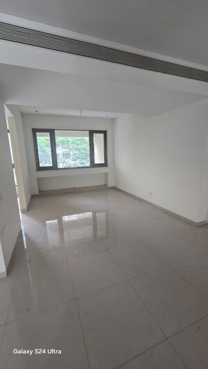 Room in 4 BHK Apartment at Panchshil One North, Magarpatta City – for Rent