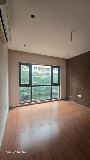 Room in 4 BHK Apartment at Panchshil One North, Magarpatta City – for Rent