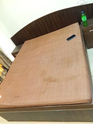 Room in 2 BHK Apartment at Anand Enclave Mira Bhayandar, Mira Road – for Rent