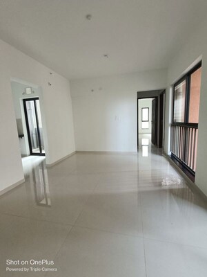 Room in 2 BHK Apartment at Shapoorji Pallonji Sensorium, Hinjewadi – for Rent