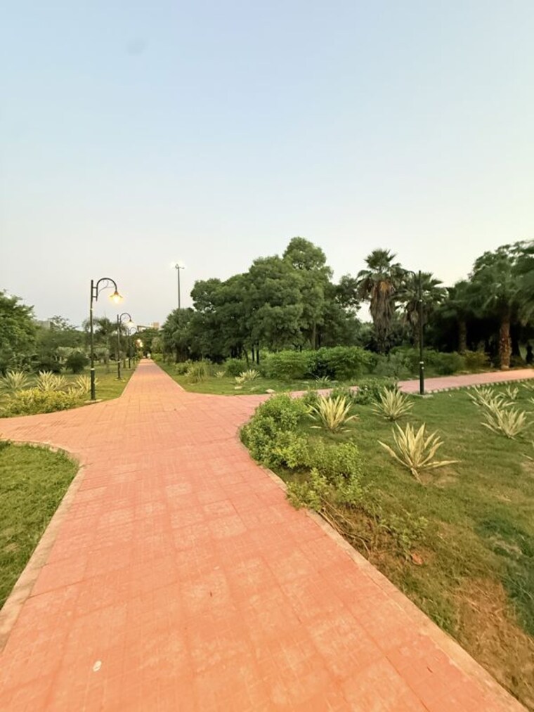Garden, sector 105  450 Sq.Ft. Plot In Sector 105 Noida 10718505