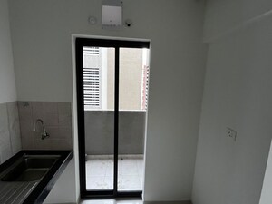 Room in 2 BHK Apartment at Shapoorji Pallonji Sensorium, Hinjewadi – for Rent