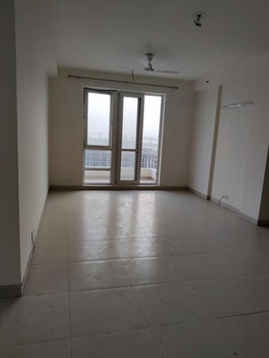 Room in 3 BHK Apartment at Indiabulls Centrum Park, Sector 103 – for Sale