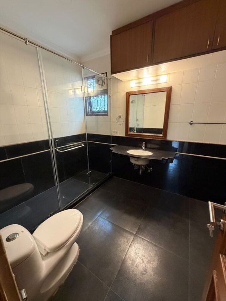 Attached Bathroom, vasant vihar 4 Bedroom 3600 Sq.Ft. Builder Floor In Vasant Vihar Delhi 10718539