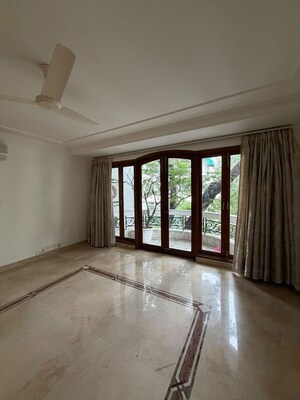 Room in 4 BHK Builder Floor at Vasant Vihar – for Rent
