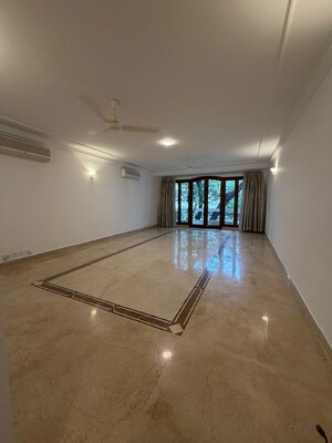 Room in 4 BHK Builder Floor at Vasant Vihar – for Rent