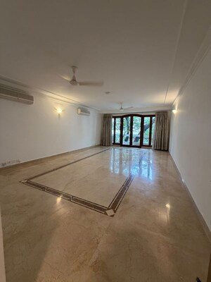 Room in 4 BHK Builder Floor at Vasant Vihar – for Rent