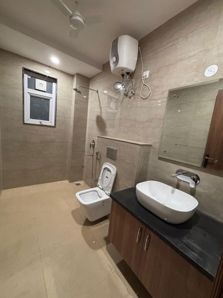 Bathroom, freedom fighters enclave 2 Bedroom 1100 Sq.Ft. Apartment In Freedom Fighters Enclave Delhi 10718705