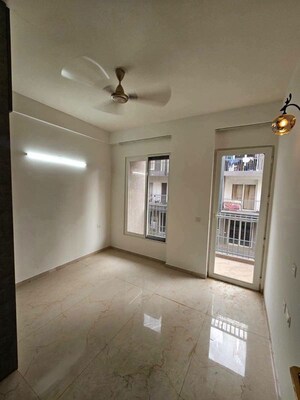 Room in 3 BHK Apartment at Smart World Orchard, Sector 61 – for Rent