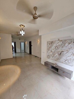 Room in 3 BHK Apartment at Smart World Orchard, Sector 61 – for Rent