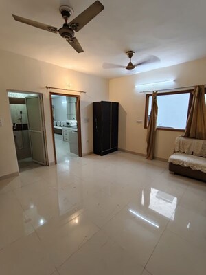 Room in 2 BHK Builder Floor at Naraina – for Rent