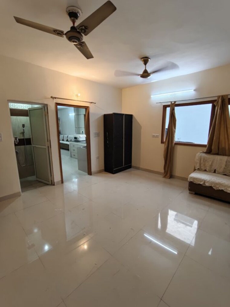 Room, naraina 2 Bedroom 125 Sq.Yd. Builder Floor In Naraina Delhi 10718713
