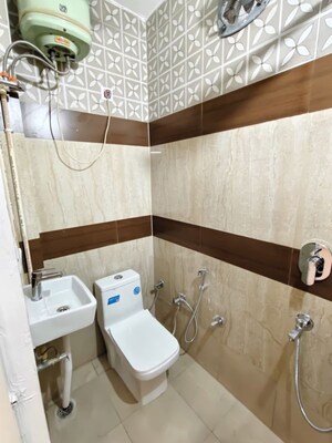 Attached Bathroom in 2 BHK Builder Floor at Naraina – for Rent