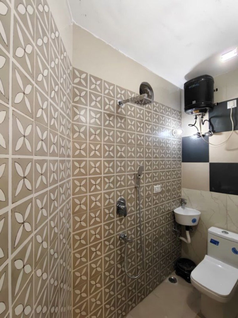 Attached Bathroom, naraina 2 Bedroom 125 Sq.Yd. Builder Floor In Naraina Delhi 10718713
