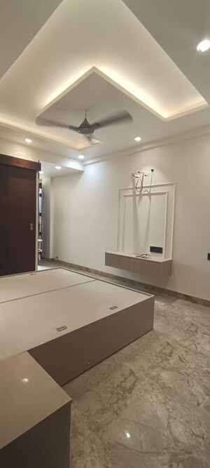 Room in 3 BHK Builder Floor at Fidato Honour Homes, Sector 89 – for Sale