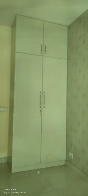 Room in 2 BHK Apartment at Mahagun My Woods, Sector 16c Greater Noida – for Rent