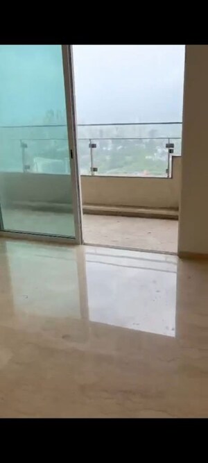 Room in 3 BHK Apartment at Lokhandwala Minerva Mahalaxmi, Mahalaxmi – for Rent