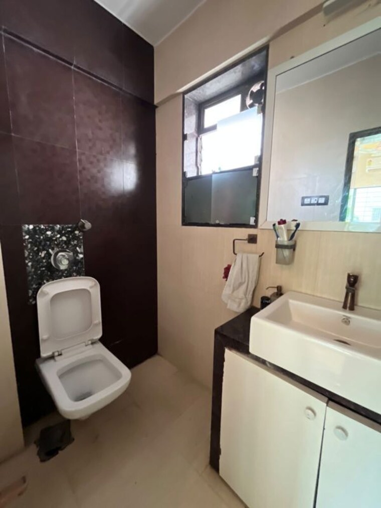 Bathroom, andheri west 3 Bedroom 1200 Sq.Ft. Apartment In Andheri West Mumbai 10718740