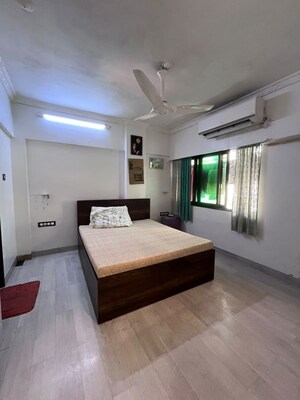Bedroom in 3 BHK Apartment at Andheri West – for Rent