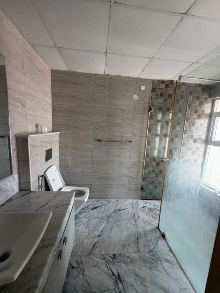 Bathroom, ulsoor lake 4 Bedroom 4137 Sq.Ft. Apartment In Ulsoor Lake Bangalore 10718749