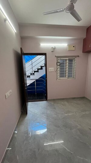 Room in 1 BHK Builder Floor at Kondapur – for Rent