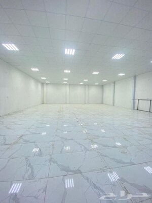  Shop For Rent in Bandra West
