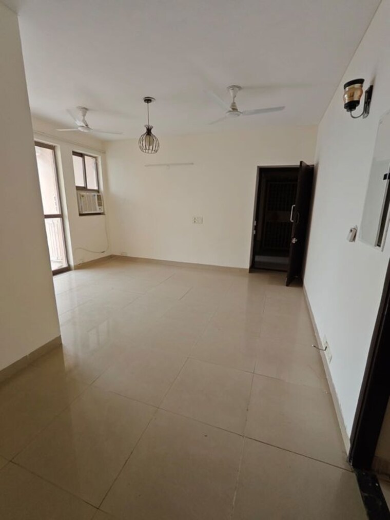 Room, unitech-uniworld-gardens-2 3 Bedroom 1355 Sq.Ft. Apartment In Sector 47 Gurgaon 10718774