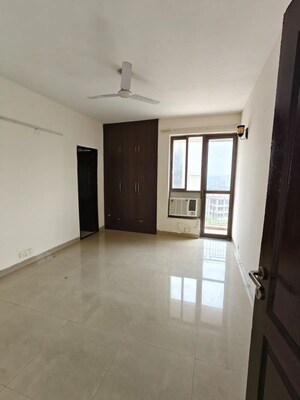 Room in 3 BHK Apartment at Unitech Uniworld Gardens 2, Sector 47 – for Rent