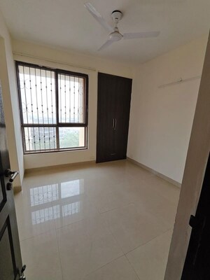 Room in 3 BHK Apartment at Unitech Uniworld Gardens 2, Sector 47 – for Rent