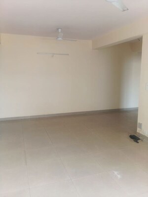 Room in 3.5 BHK Apartment at Ansal Height 86, Sector 86 – for Rent