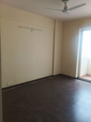 Room in 3.5 BHK Apartment at Ansal Height 86, Sector 86 – for Rent