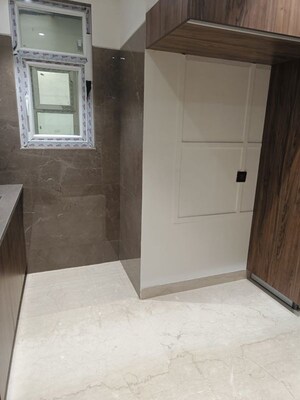 Room in 4 BHK Builder Floor at Green Park – for Rent